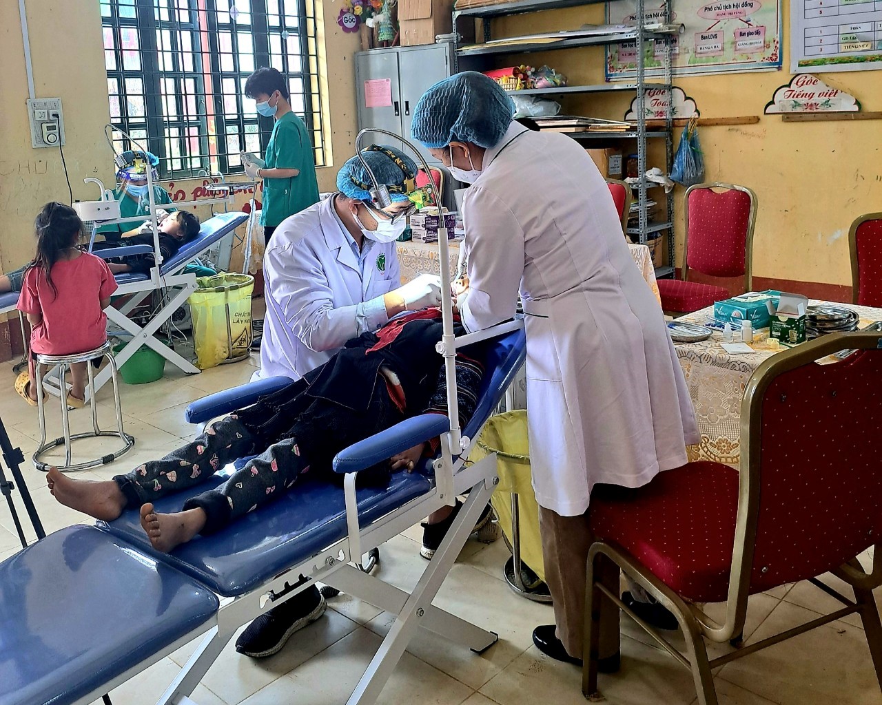 Toàn cảnh buổi khám và điều trị